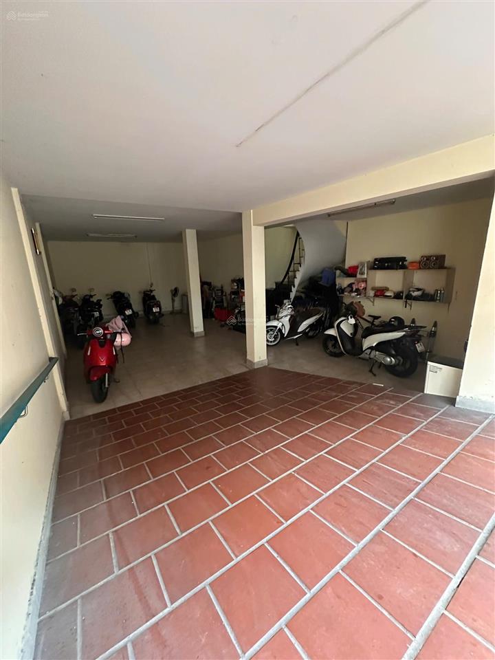 Bán nhà phan văn trị  villa cực đẹp ngang 8m bề thế  đường nhựa 12m  có hầm  ô tô xe tải