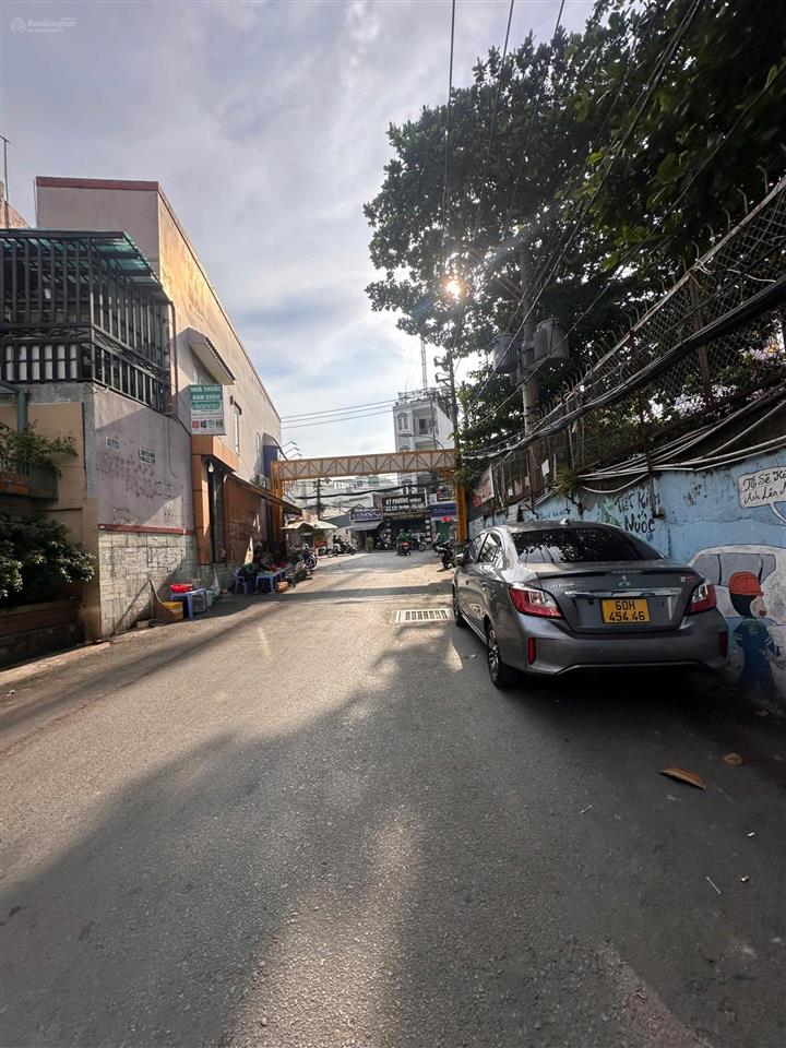 Bán nhà phan văn trị  villa cực đẹp ngang 8m bề thế  đường nhựa 12m  có hầm  ô tô xe tải