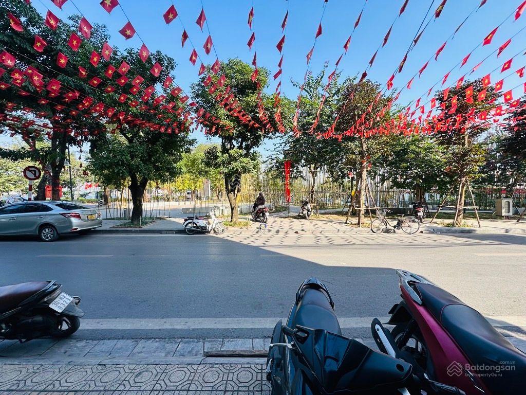 Bán nhà mặt phố trấn vũ, diện tích 32m2 , 7 tầng, mặt tiền 3,9m, giá 32 tỷ