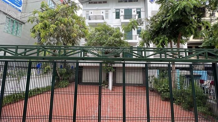 Chính chủ cần bán nhà mặt phố hoàng cầu, diện tích 122,5m2, 5 tầng, mặt tiền 7,5m, giá 50 tỷ