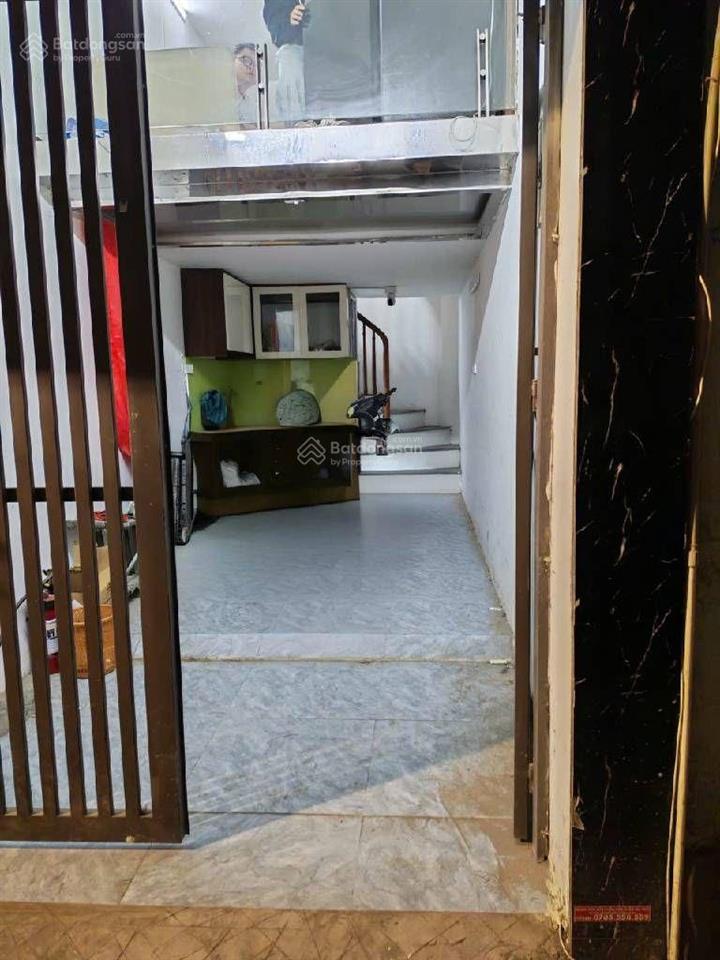 Bán nhà mặt ngõ khâm thiên  cách 1 nhà ra mặt phố  22m2 x 4 tầng, mặt tiền 2,5m, giá 5,6 tỷ