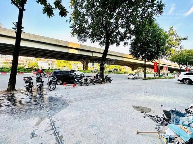 Bán nhà mặt phố khuất duy tiến  diện tích 328m2 , 5 tầng, mặt tiền 13,8m, giá 117 tỷ