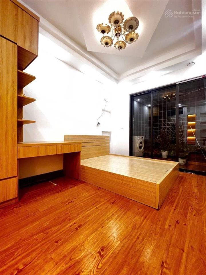 Chính chủ cần bán nhà riêng lô góc ngõ 95 cự lộc, diện tích 26m2 x 4 tầng, mặt tiền 3m, giá 6,3 tỷ