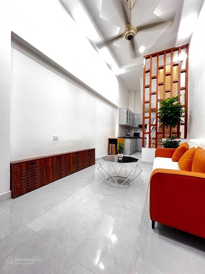 Chính chủ cần bán nhà riêng lô góc ngõ 95 cự lộc, diện tích 26m2 x 4 tầng, mặt tiền 3m, giá 6,3 tỷ