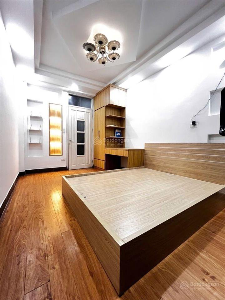 Chính chủ cần bán nhà riêng lô góc ngõ 95 cự lộc, diện tích 26m2 x 4 tầng, mặt tiền 3m, giá 6,3 tỷ