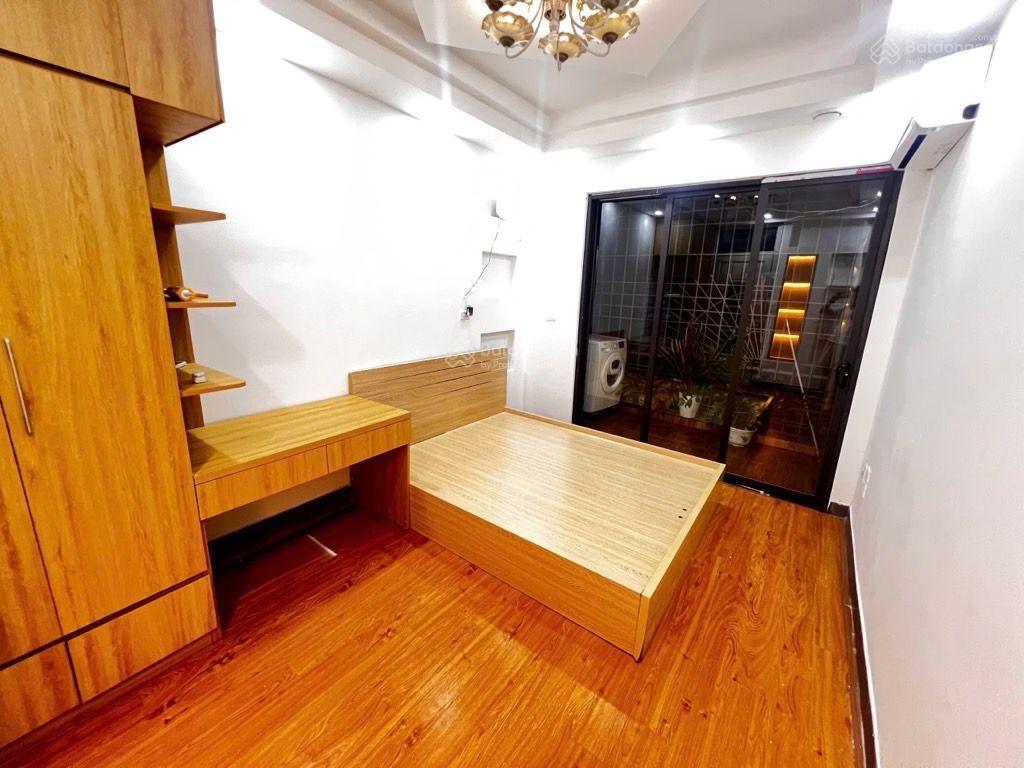 Chính chủ cần bán nhà riêng lô góc ngõ 95 cự lộc, diện tích 26m2 x 4 tầng, mặt tiền 3m, giá 6,3 tỷ