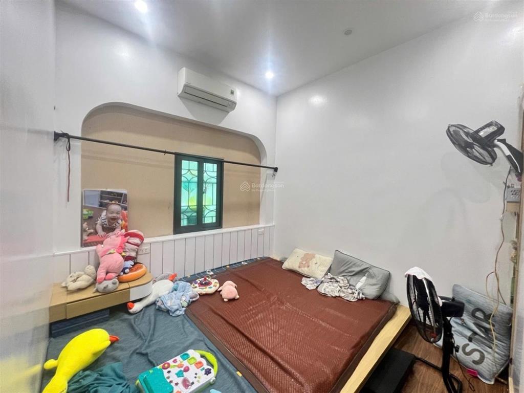 Bán nhà riêng ngõ 79 cầu giấy  lô góc 2 mặt thoáng  dt 41m x 4 tầng, mt 4m, giá 8,8 tỷ