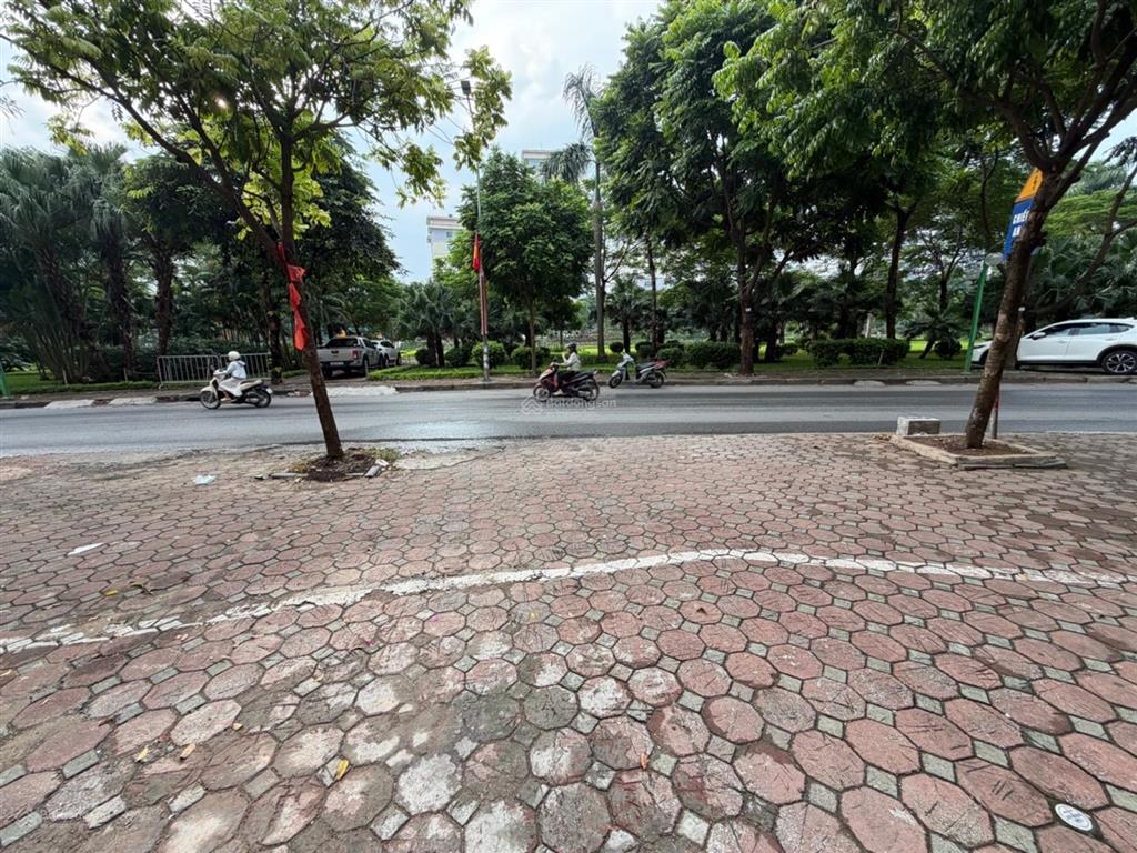 Bán mảnh đất mặt phố kim giang  vỉa hè 10m  view công viên