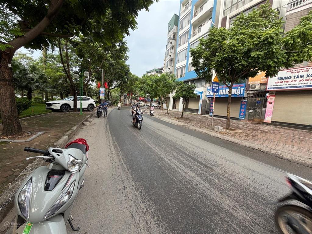 Bán mảnh đất mặt phố kim giang  vỉa hè 10m  view công viên