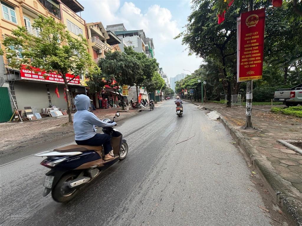 Bán mảnh đất mặt phố kim giang  vỉa hè 10m  view công viên