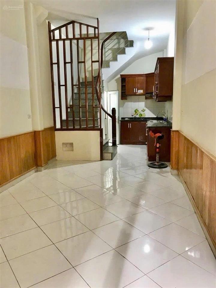 Bán nhà riêng phố cự lộc, diện tích 30m2, 5 tầng, mặt tiền 3,4m, giá 6,2 tỷ