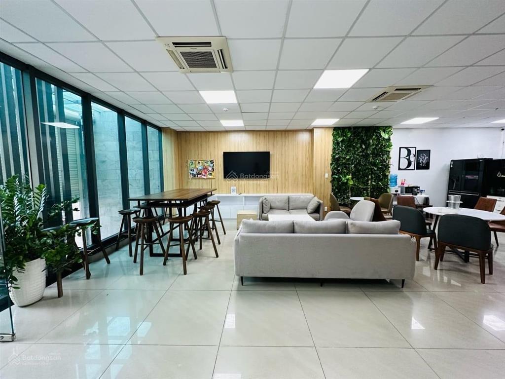 Cho thuê văn phòng tại phổ quang, 60 triệu, 850m2, 3 tầng, 6 toilet, hàng hiếm tại chỉ với
