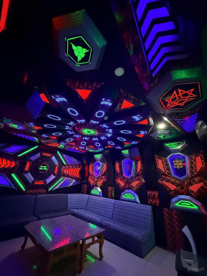 Cho thuê quán karaoke 1000m2, giá siêu hời tại f18f19, văn tiến dũng, tân an, đắk lắk