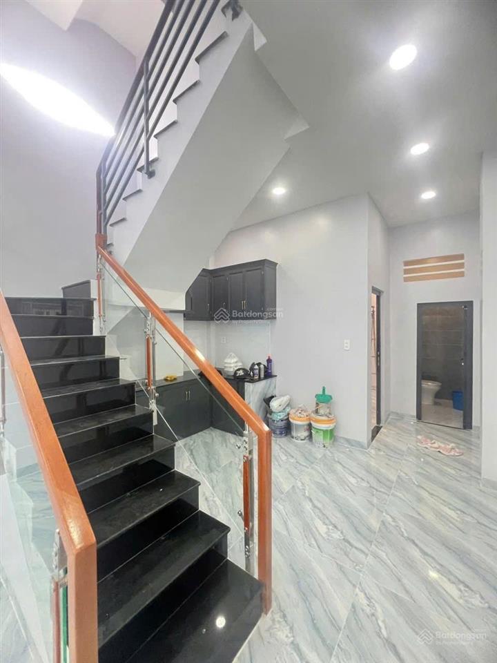 Bán nhà hậu giang quận 6 nhà 3 tầng dt 4,3m x12m giá 6,4 tỷ.