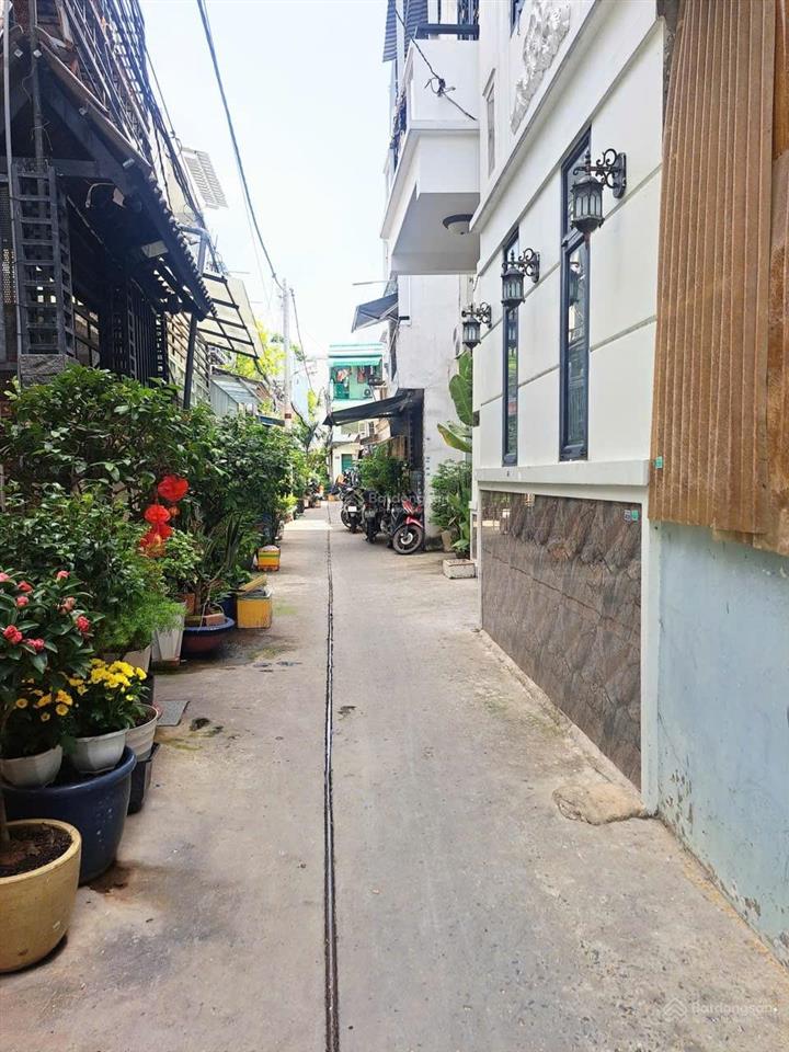 Bán nhà hậu giang quận 6 nhà 3 tầng dt 4,3m x12m giá 6,4 tỷ.