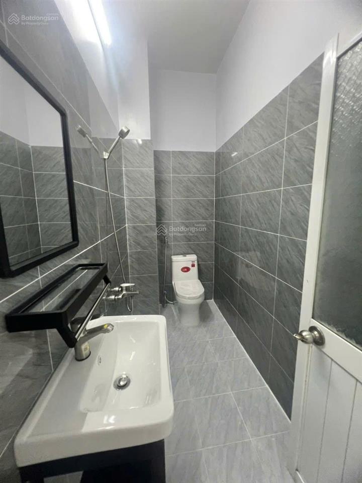 Bán nhà hậu giang quận 6 nhà 3 tầng dt 4,3m x12m giá 6,4 tỷ.