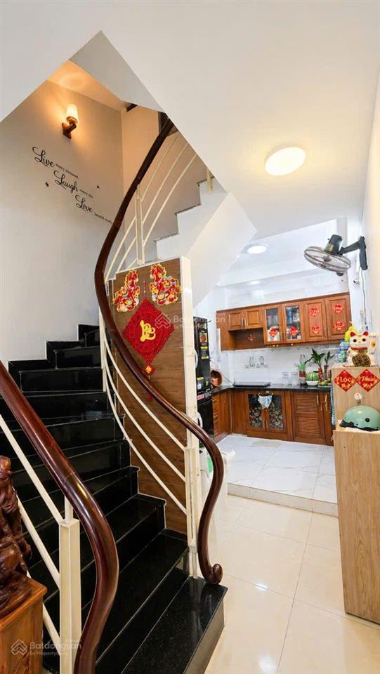 Nguyễn thị minh khai quận 1 nhà 5 tầng dt 3,1x12,2m giá 13,6 tỷ.
