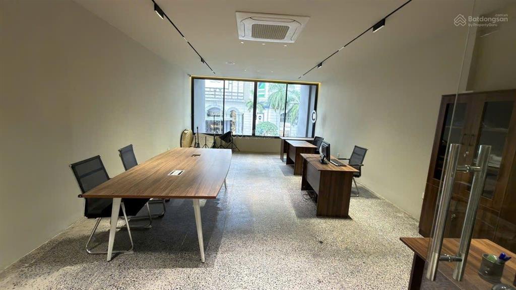 Mặt tiền lê đại hành quận 11 nhà 4 tầng dt 140m2 giá 45 tỷ.