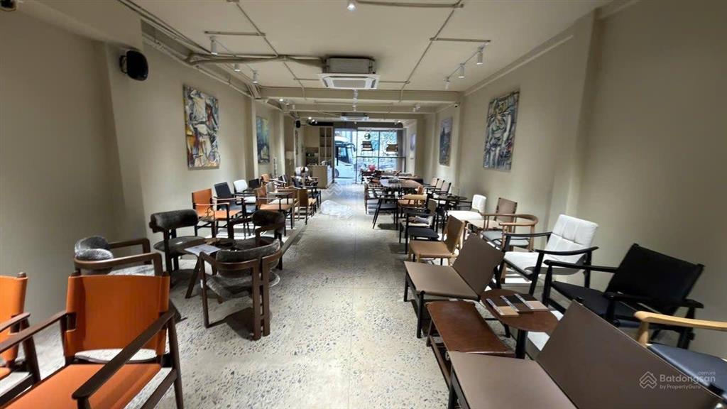 Mặt tiền lê đại hành quận 11 nhà 4 tầng dt 140m2 giá 45 tỷ.