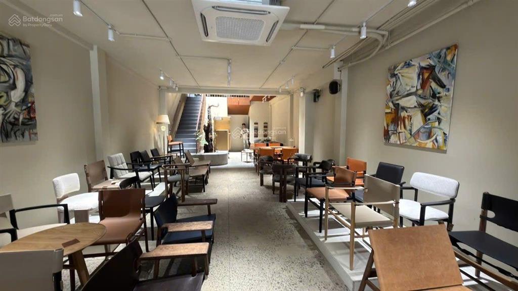 Mặt tiền lê đại hành quận 11 nhà 4 tầng dt 140m2 giá 45 tỷ.