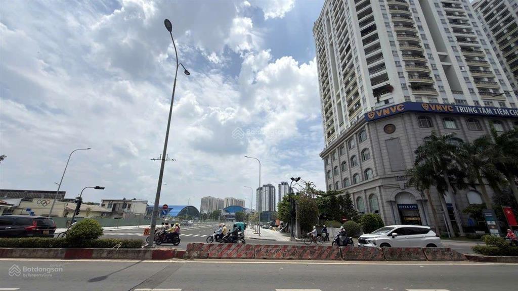 Mặt tiền lê đại hành quận 11 nhà 4 tầng dt 140m2 giá 45 tỷ.