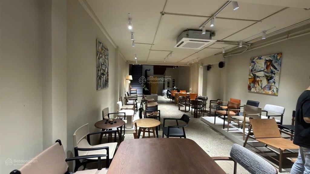 Mặt tiền lê đại hành quận 11 nhà 4 tầng dt 140m2 giá 45 tỷ.