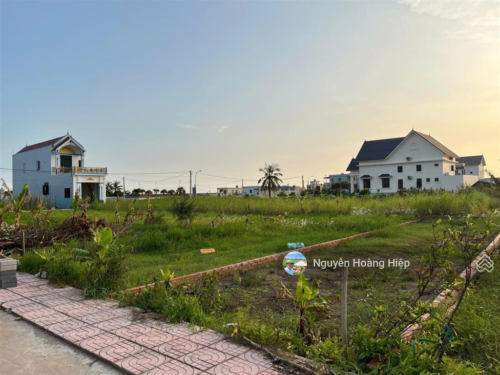 Chính chủ bán gấp 120m2 đất mặt đê bao biển đối diện bãi tắm, giáp kcn chỉ 850tr.  0968 141 ***