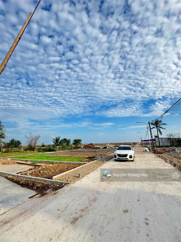 Chính chủ  bán gấp 100m2 đất biển hải xuân lõi khu kinh tế ninh cơ chỉ 12tr/m2.  0968 141 ***