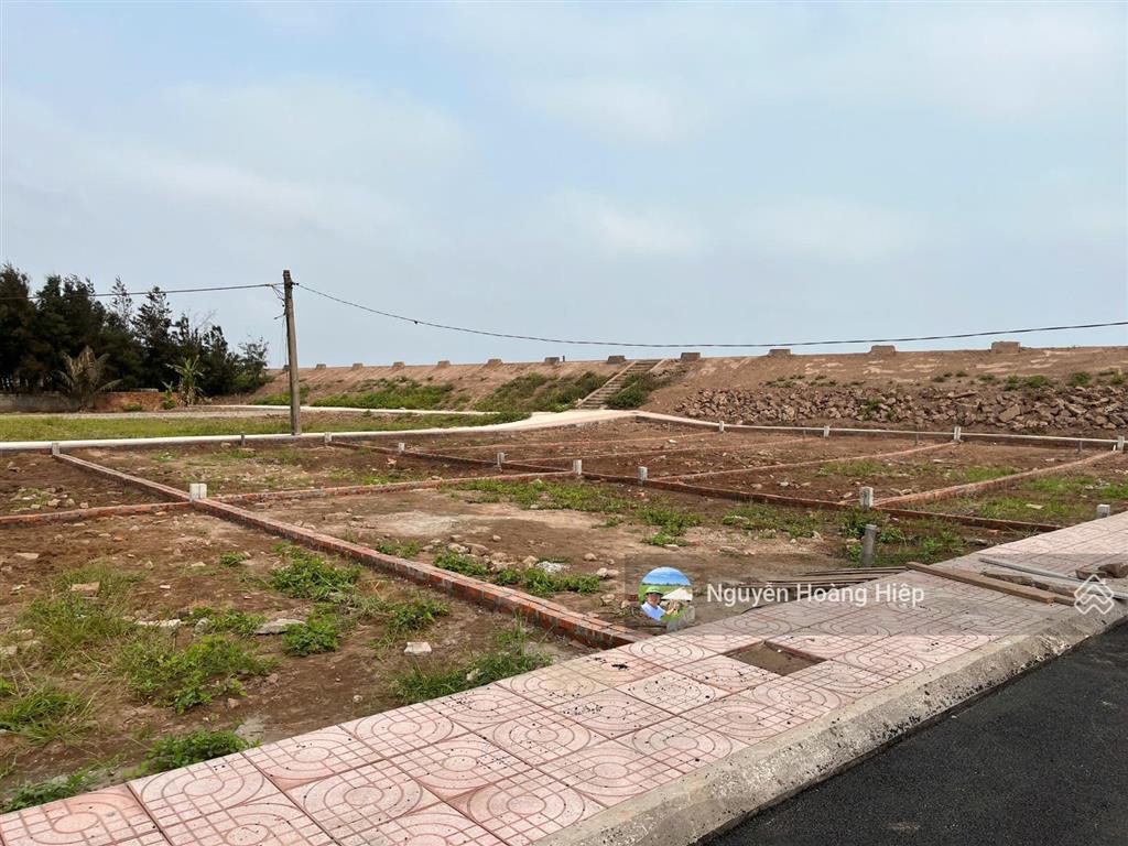 Hàng hiếm! 1,35 tỷ 92m2 mặt tiền 5m đường ô tô tránh cách biển 30m.  0968 141 ***