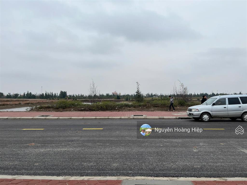 Bán gấp 100m2 đất biển quất lâm (giao ninh) phân lô, vỉa hè, ô tô tránh nhỉnh 1 tỷ.
