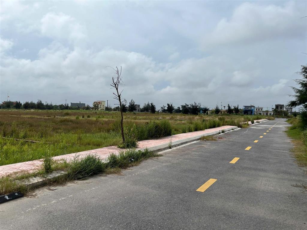 Cắt lỗ chỉ 1,45 tỷ lô 100m2 đất trục chính kinh doanh, bãi tắm 1 biển quất lâm,  0968 141 ***