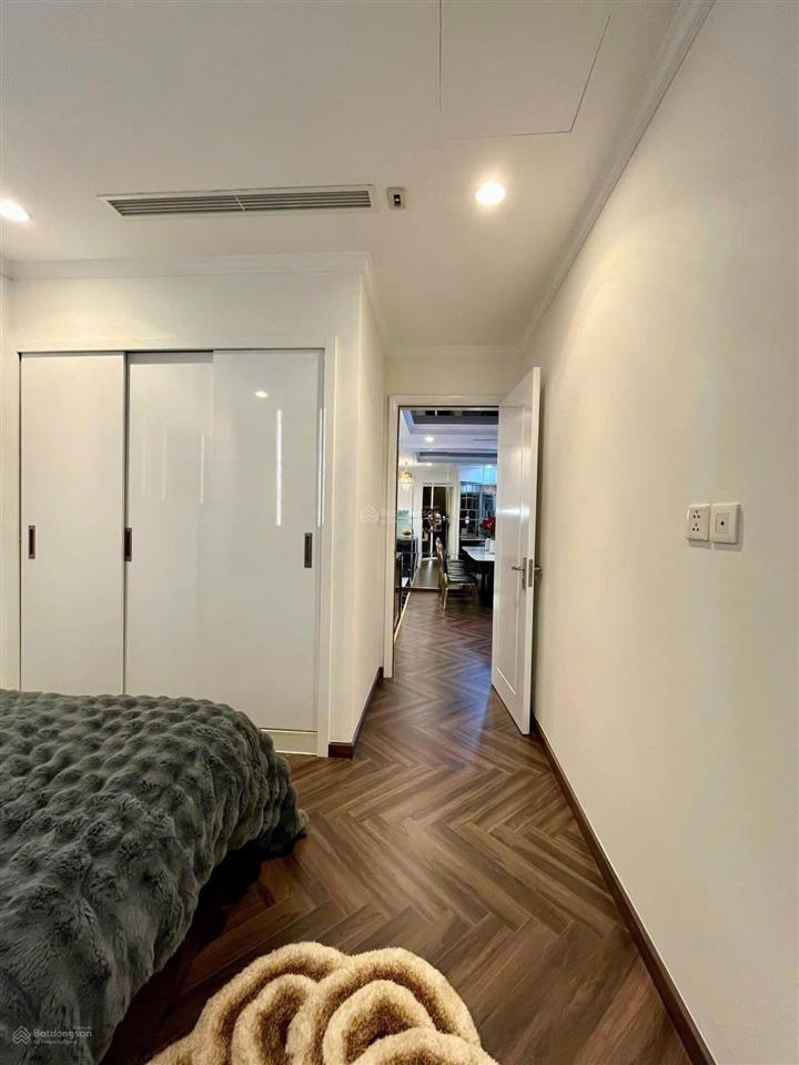 Nhượng gấp căn 2n tầng trung đẹp giá chỉ 5,x tỷ. bao phí! cách cầu giấy 10  15p di chuyển