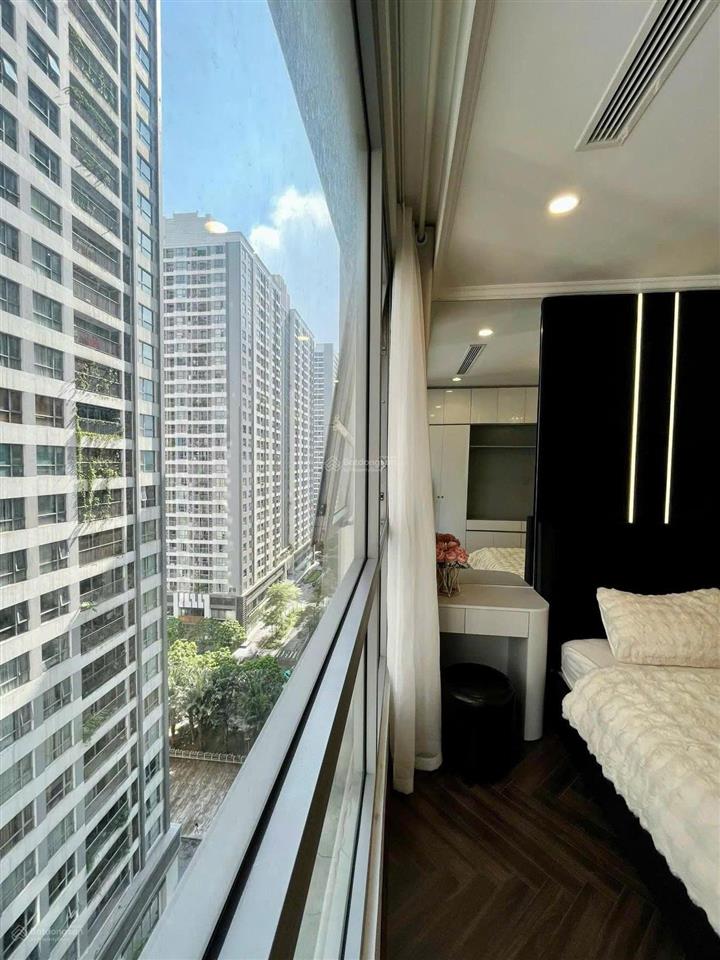 Nhượng gấp căn 2n tầng trung đẹp giá chỉ 5,x tỷ. bao phí! cách cầu giấy 10  15p di chuyển