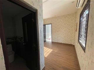 Cho thuê phòng trọ máy lạnh, ban công  giá 2tr5/tháng. ngay chợ bình thành