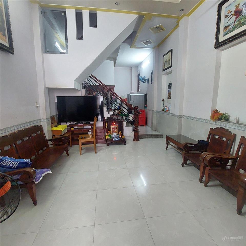 Nhà 4x20, 3 tầng, hẻm ô tô vào sân, ngay khu tiện ích chợ lạc quang, coopmart pvh