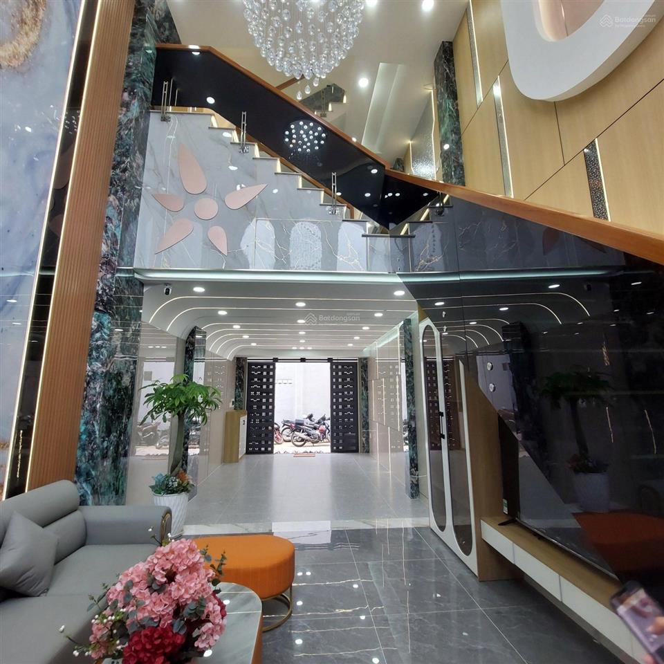 Nhà đẹp, 5 tầng, full thổ cư, full nội thất, 1 xe nhựa ô tô ngay khu tiện ích