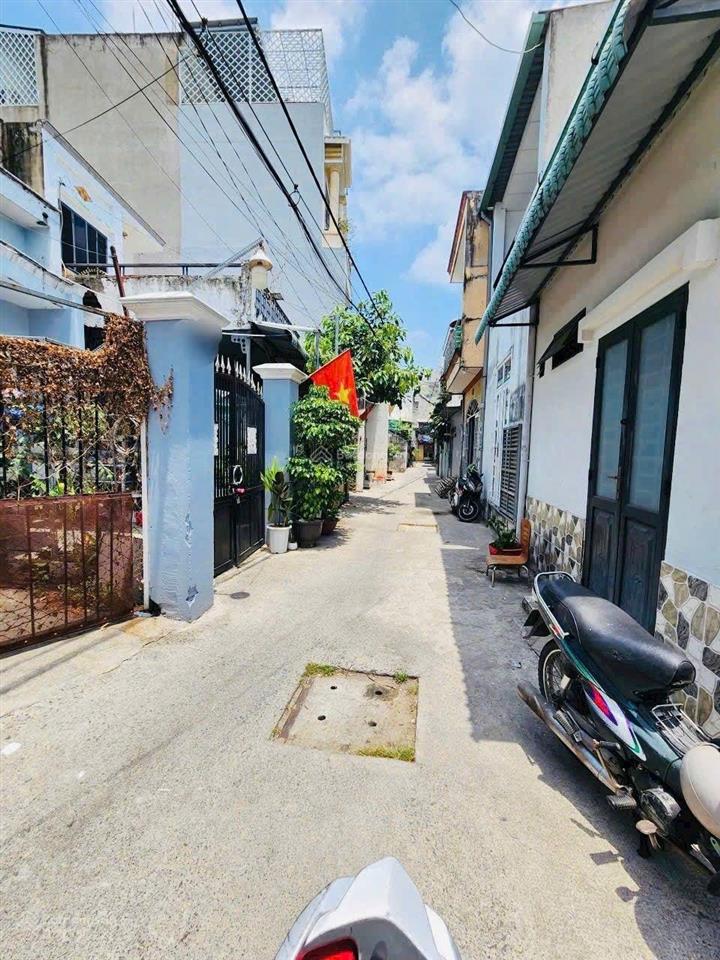 Nhà 4x20m, 2 tầng, gần chợ cây sộp nguyễn văn quá