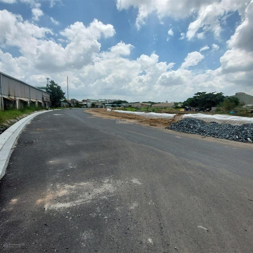 Đất full thổ cư 4x16m, đường 12m bờ kênh tham lương gần trường chinh, metro số 2