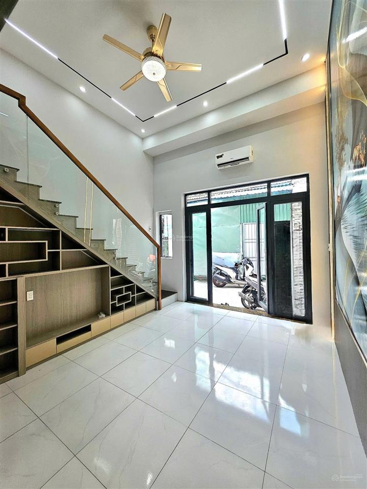 Nhà đẹp 45m2, 2 tầng kế trường chinh cầu tham lương, phan văn hớn, tặng full nội thất
