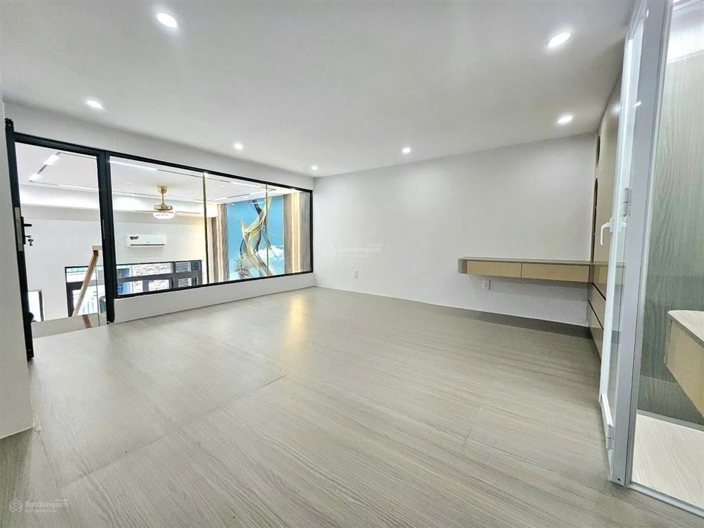 Nhà đẹp 45m2, 2 tầng kế trường chinh cầu tham lương, phan văn hớn, tặng full nội thất