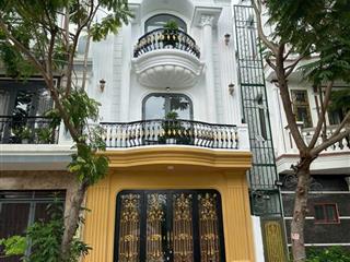 Nhà khu đô thị hà quang ii  nha trang. đối diện công viên thoáng mát