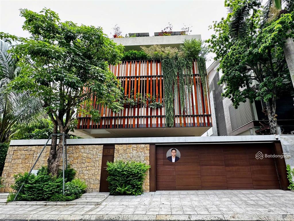 Biệt thự vip đường nguyễn thành ý phường sài gòn quận 1. dt 12x15m. cn 180m2 3 tầng. giá 50 tỷ