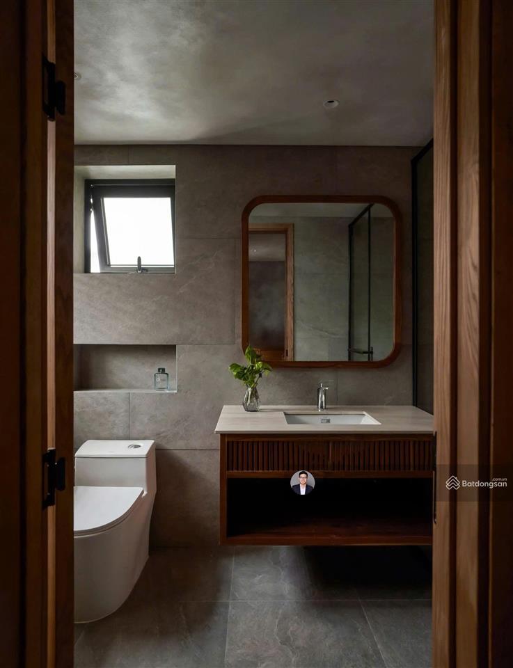 Biệt thự vip đường nguyễn thành ý phường sài gòn quận 1. dt 12x15m. cn 180m2 3 tầng. giá 50 tỷ