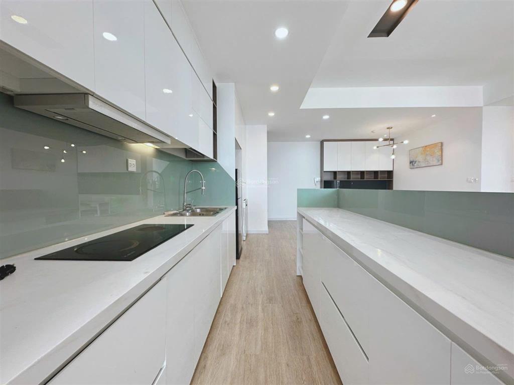 Kẹt bank cần bán sunrise city, tk 129m2 3pn 2wc full nội thất