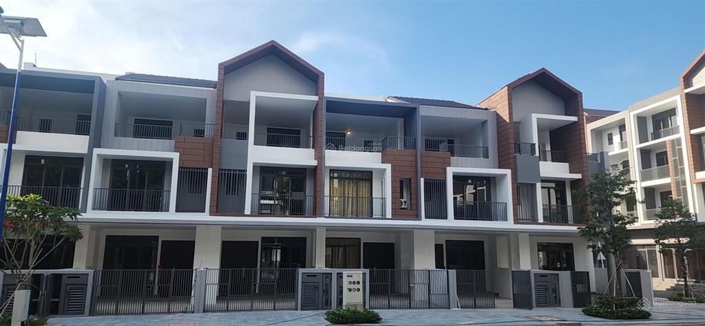 Nhà phố artisan park | cách ga metro 300m | trả chậm 5 năm | nhận nhà sớm
