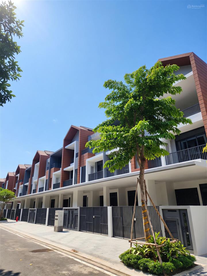Nhà phố artisan park | cách ga metro 300m | trả chậm 5 năm | nhận nhà sớm