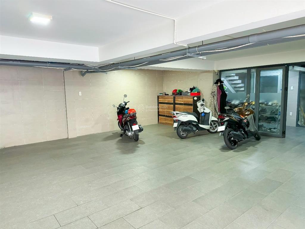 Bán tòa nhà 8 tầng, có hầm, thang máy, gần vạn hạnh mall, ngang 10.5m x 20.4m (214m²), chỉ 68 tỷ