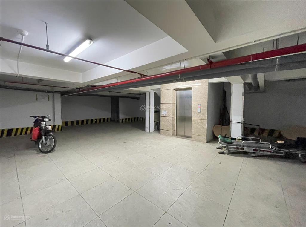 Bán tòa nhà 8 tầng, có hầm, thang máy, gần vạn hạnh mall, ngang 10.5m x 20.4m (214m²), chỉ 68 tỷ