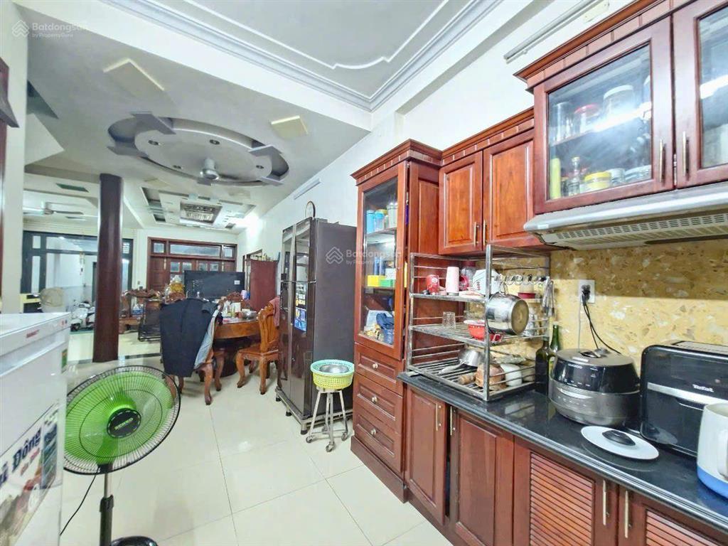 Cần bán nhà mặt đường 147 phước long b q9
