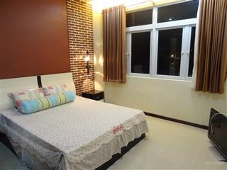 Cho thuê căn hộ tản đà court, dt 80m2, 2pn, giá 14 tr/th, có đầy đủ nội thất